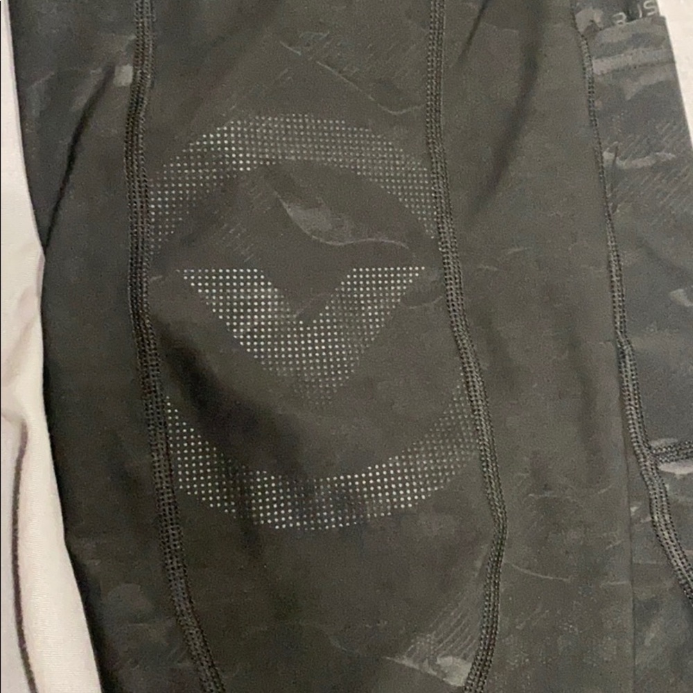 Workout capris - Picture 2 of 2